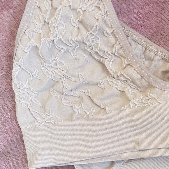 Urban Outfitters | Hadley seamless halter bralette - Picture 7 of 9